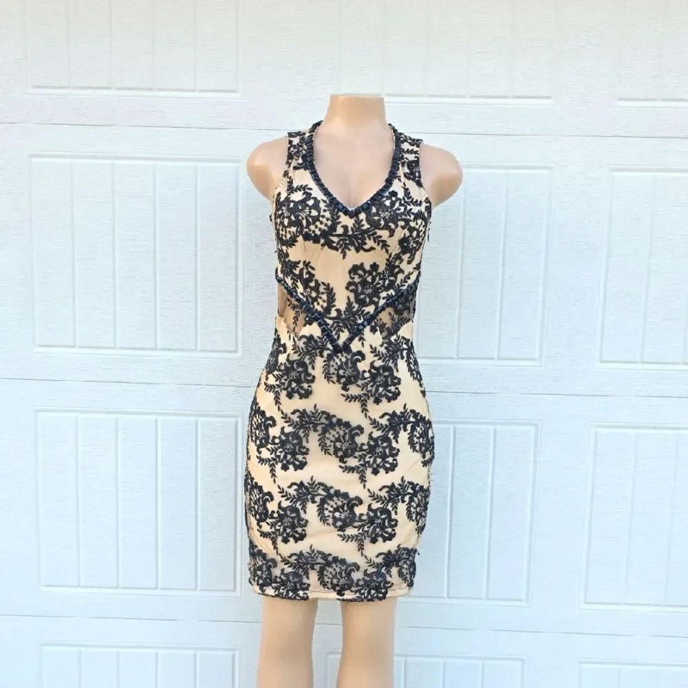 KIMIKA LINHA PREMIUM SEQUINS VNECK SLEEVELESS FLORAL EMBELLISHED MINI DRESS